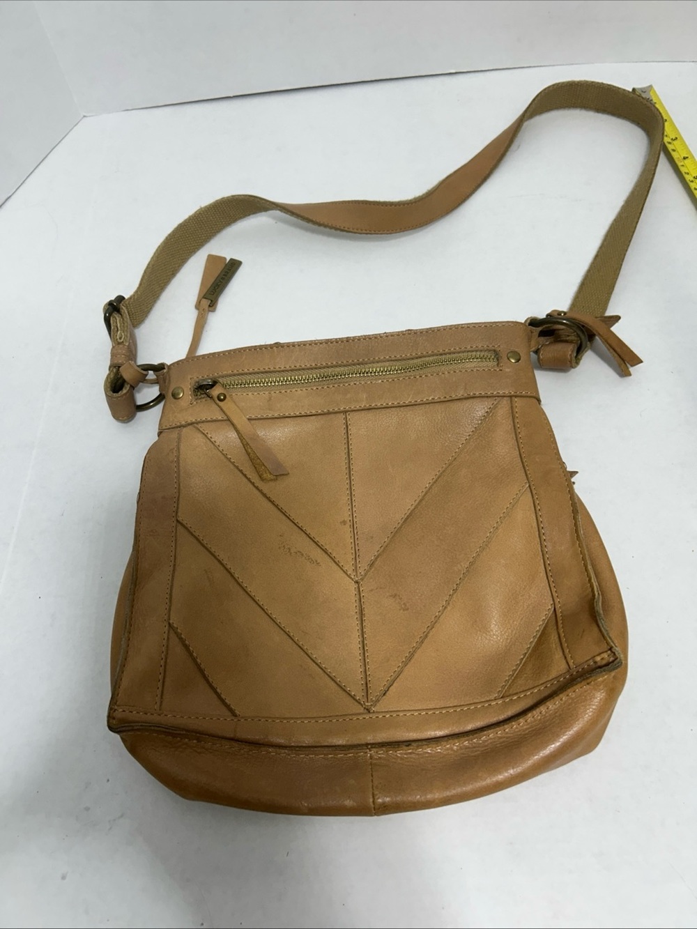 Vintage Lucky Brand Tan Cognac Leather Crossbody Bag Distressed Chevron Stitch